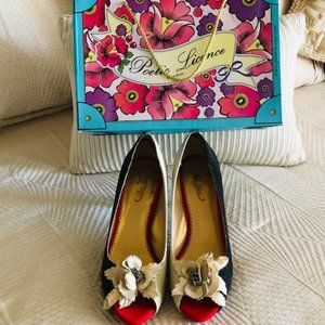 Poetic license dress pump